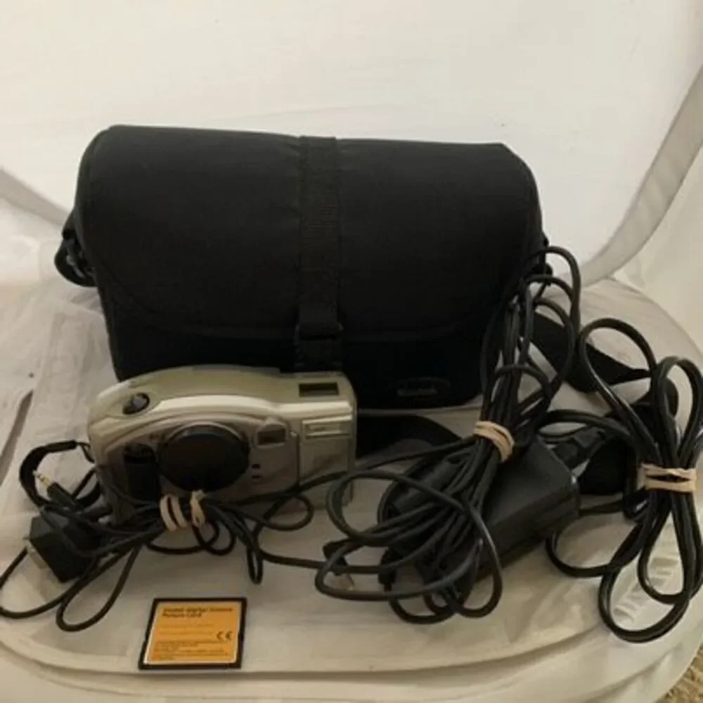 Kodak DC200 Digital Camera & Accessories *Not working*